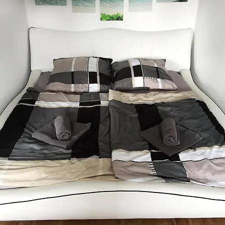 Dachgeschosswohnung Mitten Im Kiez * Dresden
