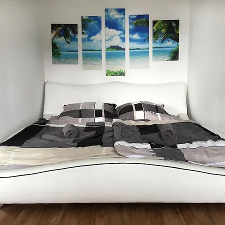 Apartment Dachgeschosswohnung Mitten Im Kiez